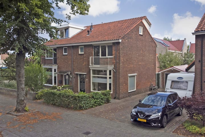 Photo 40 of Willemstraat 241