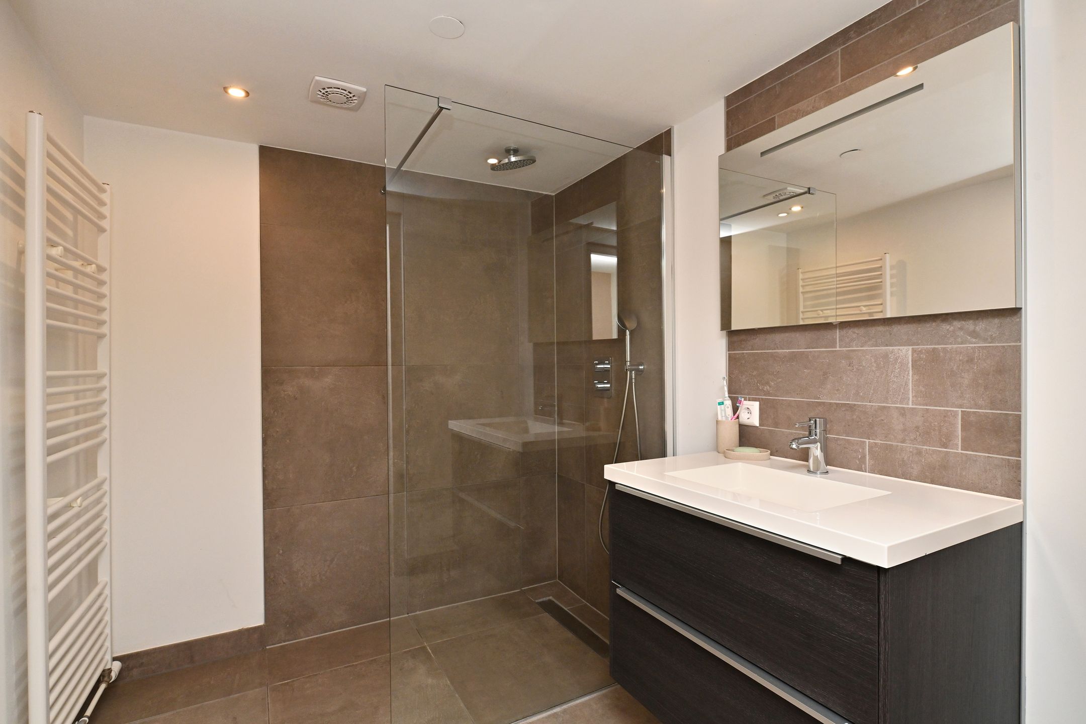 Photo 21 of Rozenstraat 5