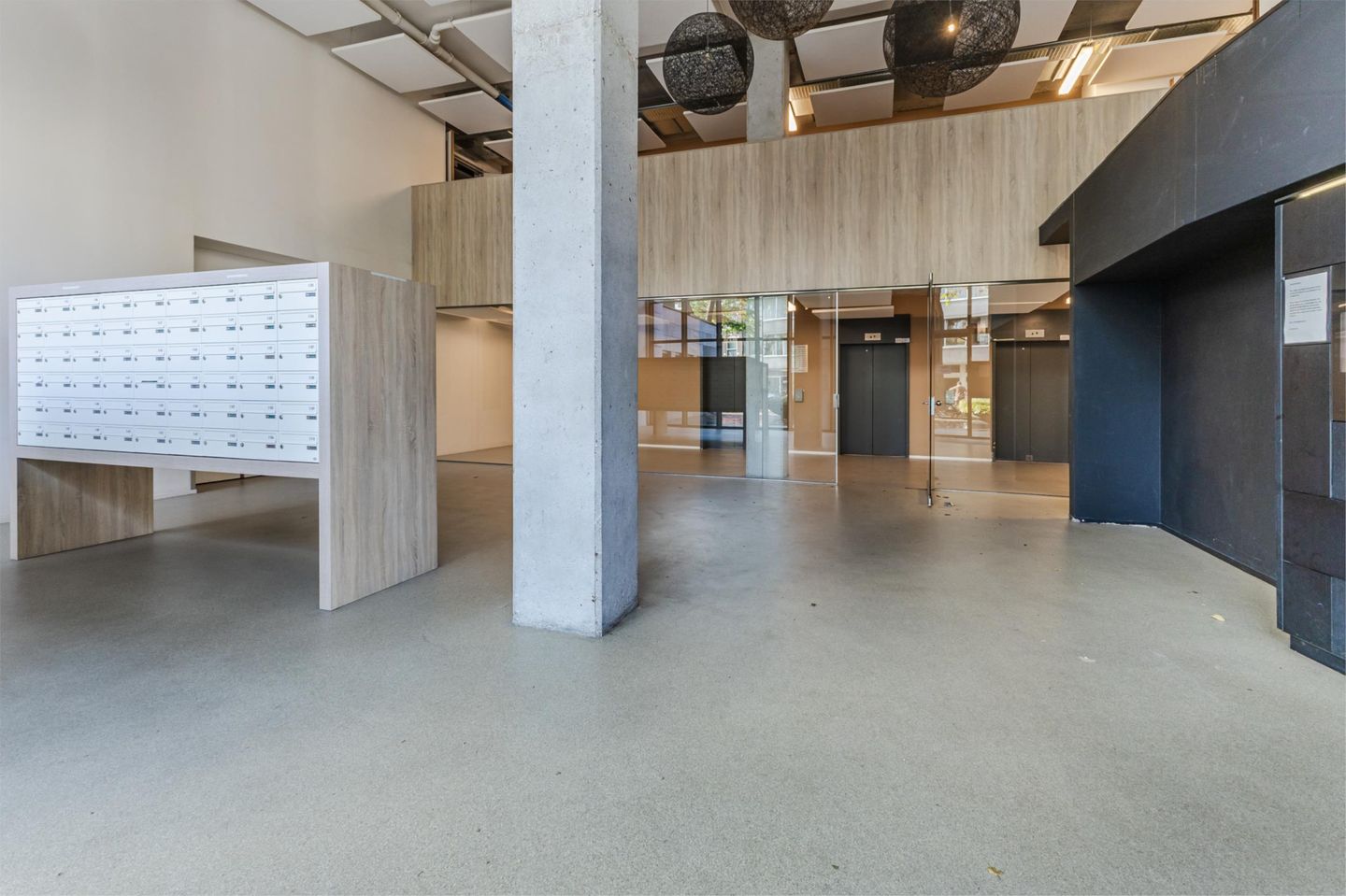 Foto 10 van Van Vollenhovenstraat 3-131