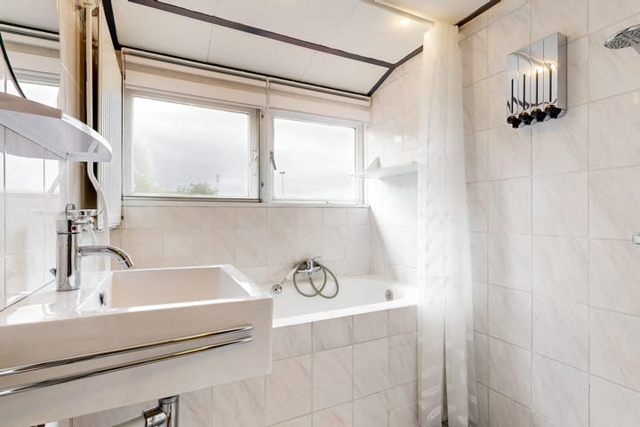 Photo 12 of Oostwouder Dorpsstraat 85