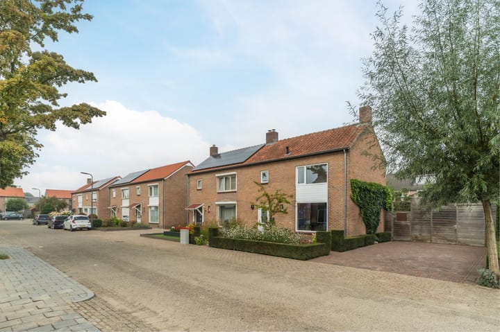 Photo 45 of Dahliastraat 10