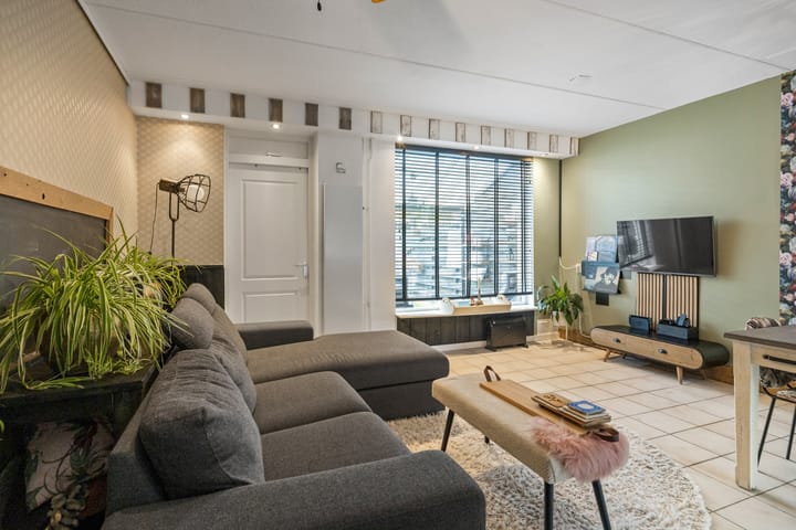 Photo 2 of Julianastraat 49