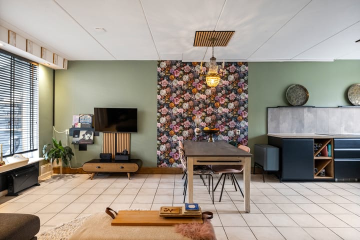 Photo 3 of Julianastraat 49