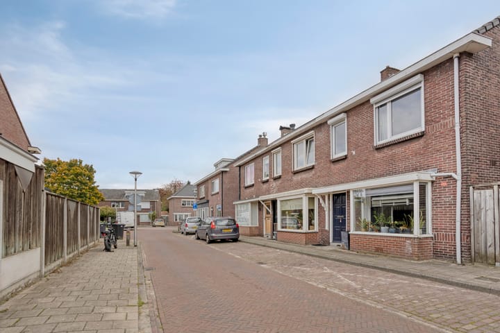 Photo 32 of Esdoornstraat 9