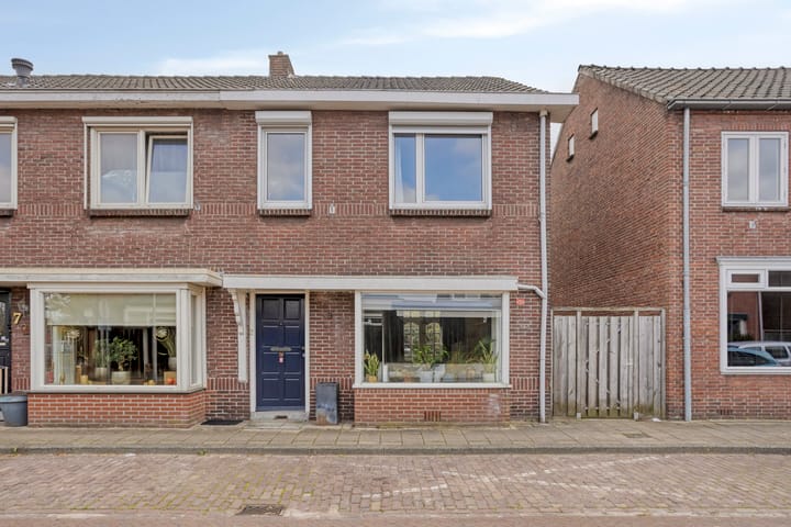Photo 33 of Esdoornstraat 9