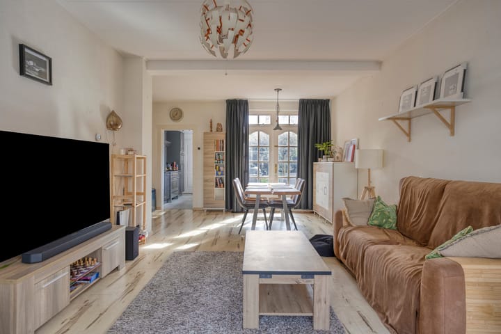 Photo 5 of Esdoornstraat 9