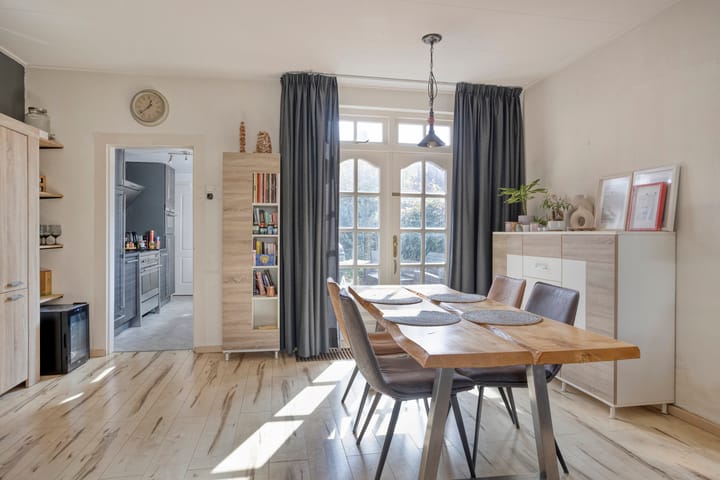 Photo 6 of Esdoornstraat 9