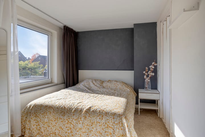 Photo 17 of Esdoornstraat 9