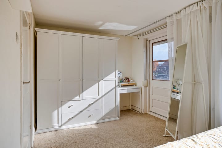 Photo 18 of Esdoornstraat 9