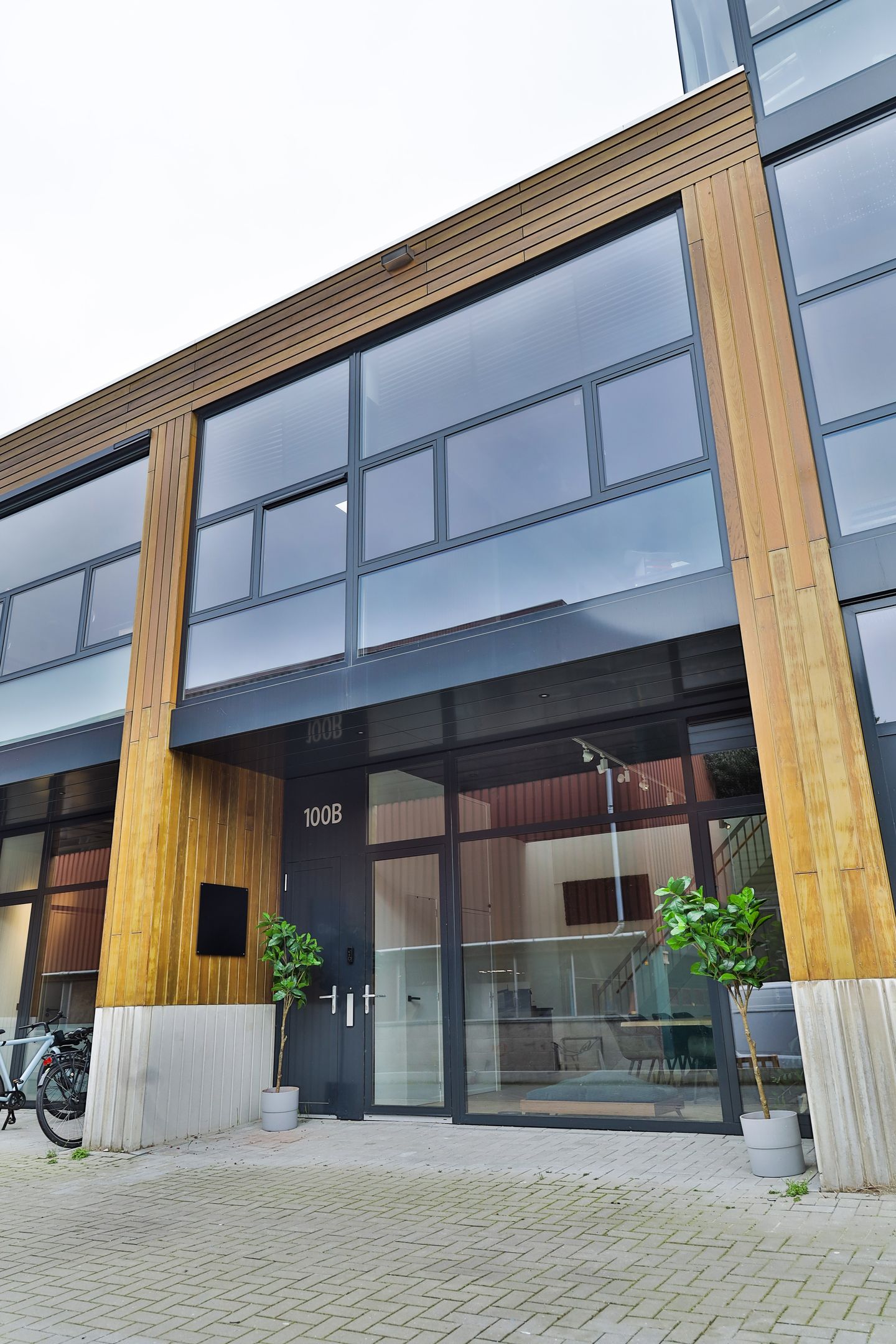 View photo 2 of Weesperstraat 100-B