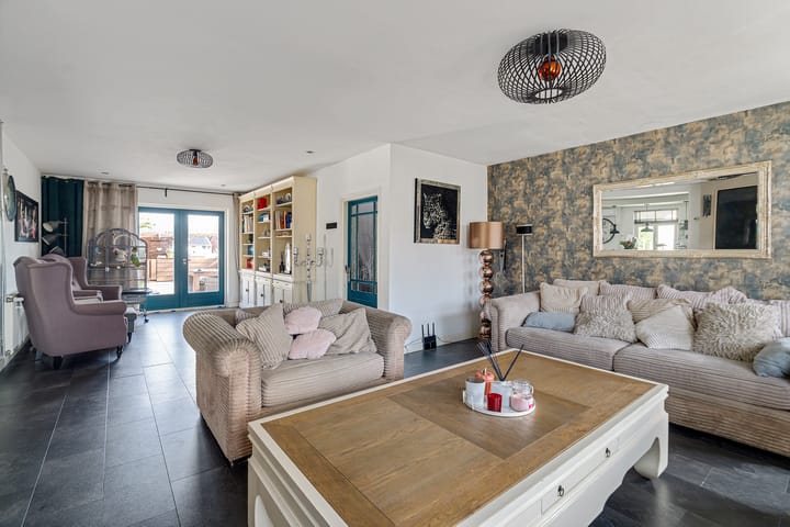 Photo 6 of Bunderstraat 250