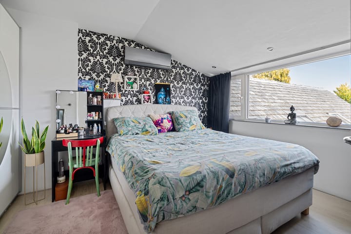 Photo 18 of Bunderstraat 250