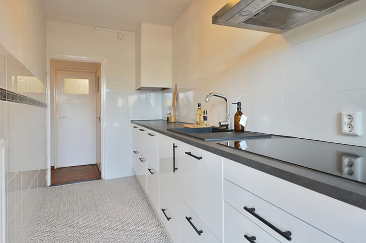 Photo 9 of Burg Grothestraat 3-C