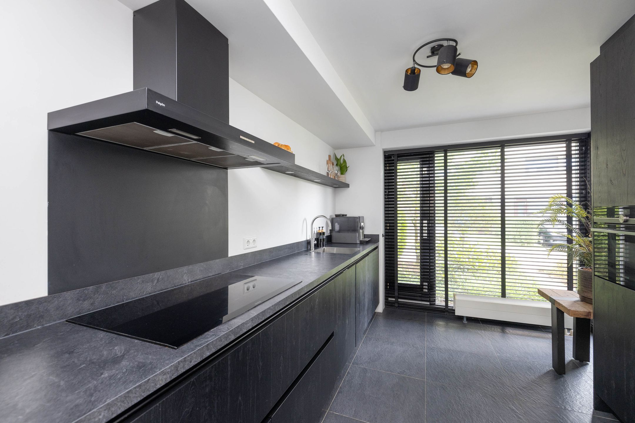 Foto 9 van Waregemstraat 4