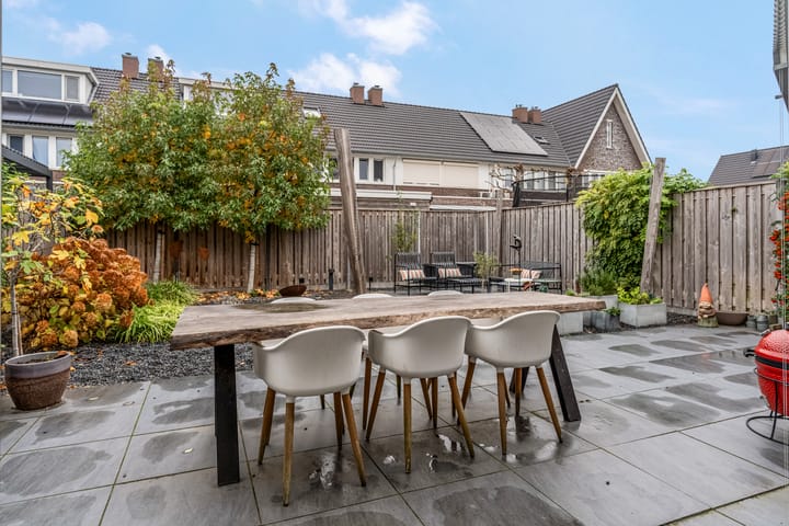 Foto 48 van Bruine Eikenpage 52