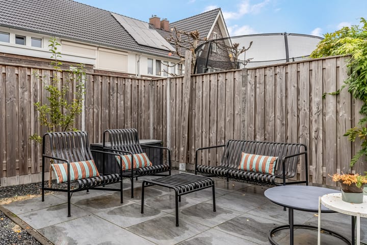 Foto 50 van Bruine Eikenpage 52