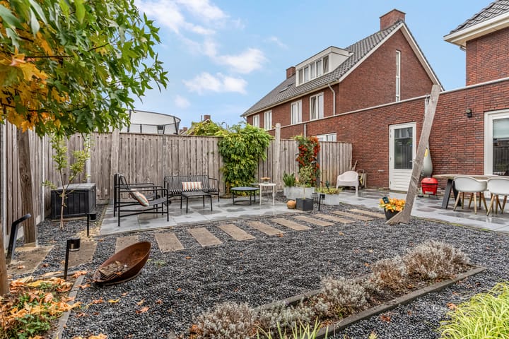 Foto 51 van Bruine Eikenpage 52