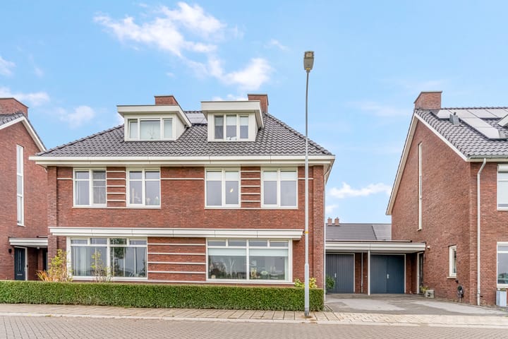 Foto 59 van Bruine Eikenpage 52