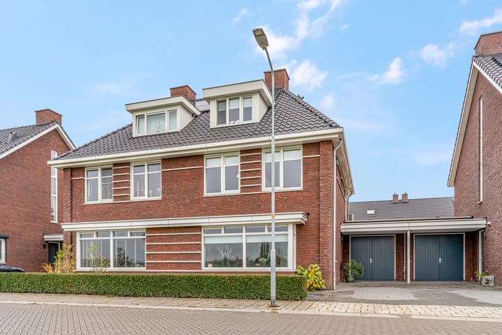 Foto 63 van Bruine Eikenpage 52