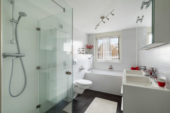 Foto 5 van Stokroos 28