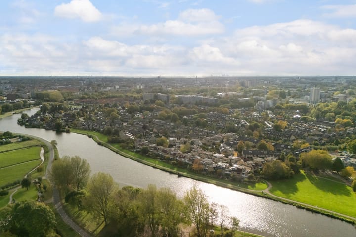 Foto 6 van Stokroos 28