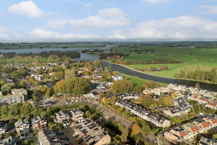 Foto 8 van Stokroos 28