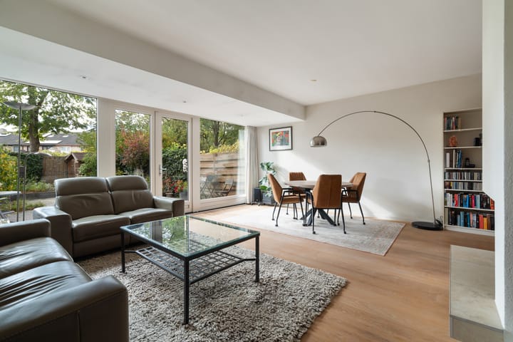 Foto 23 van Stokroos 28