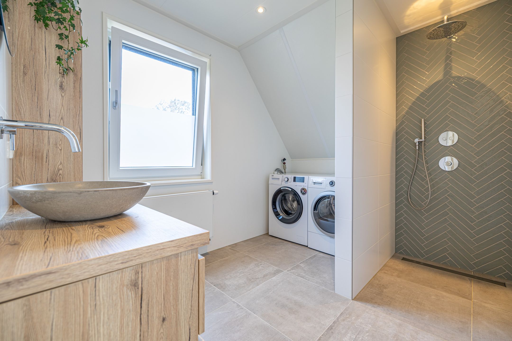 Foto 30 van Skoallestrjitte 2