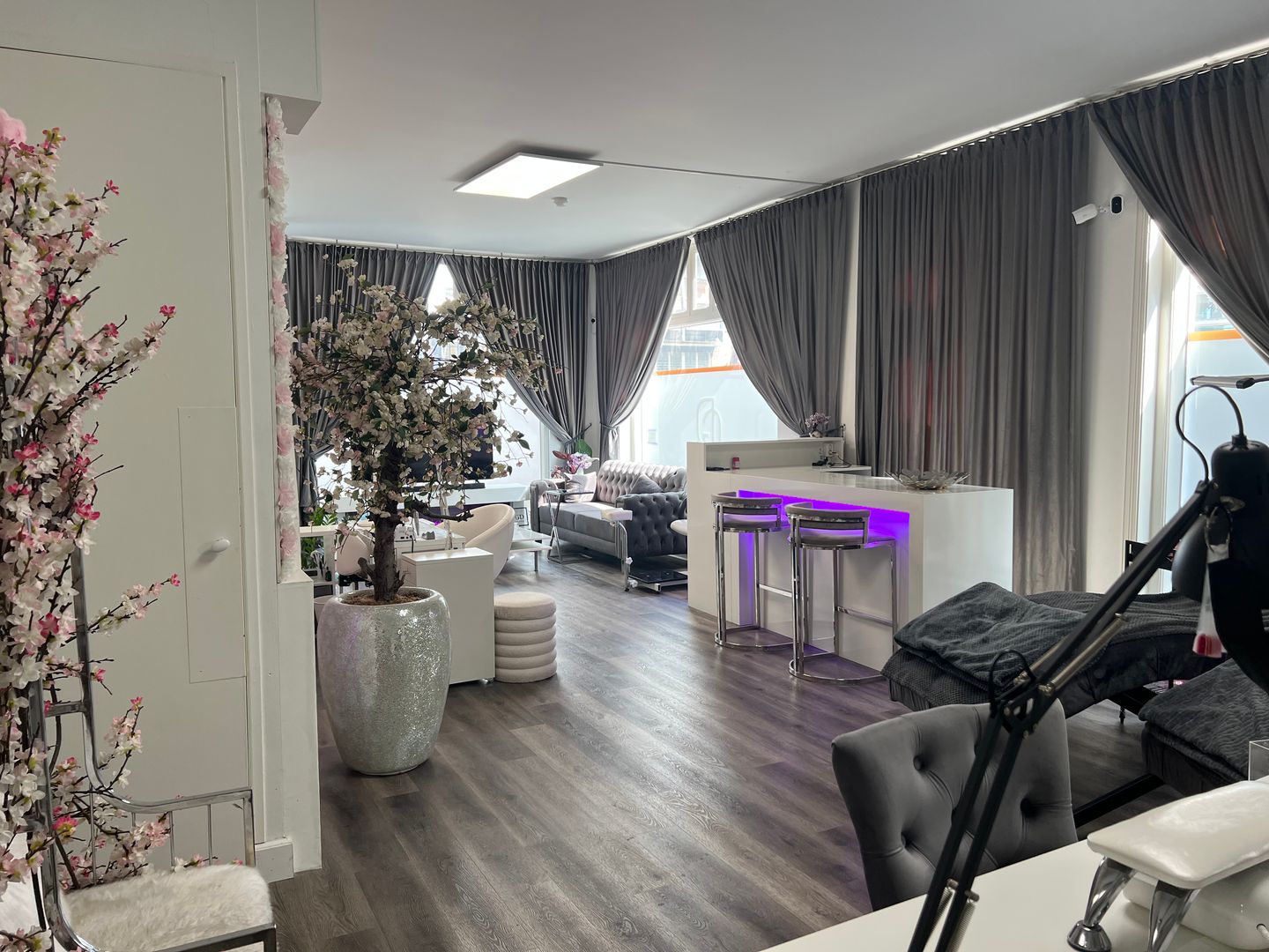 View photo 2 of Van Oldenbarneveltstraat 142-A