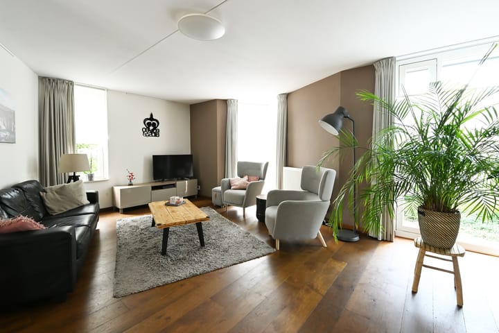 Photo 2 of Burgemeester Bongaartslaan 40