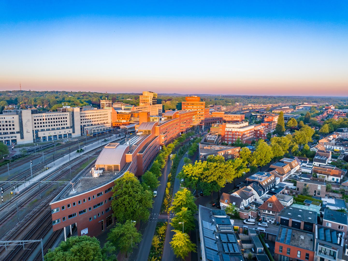 Bekijk foto 1 van Piet Mondriaanplein 23