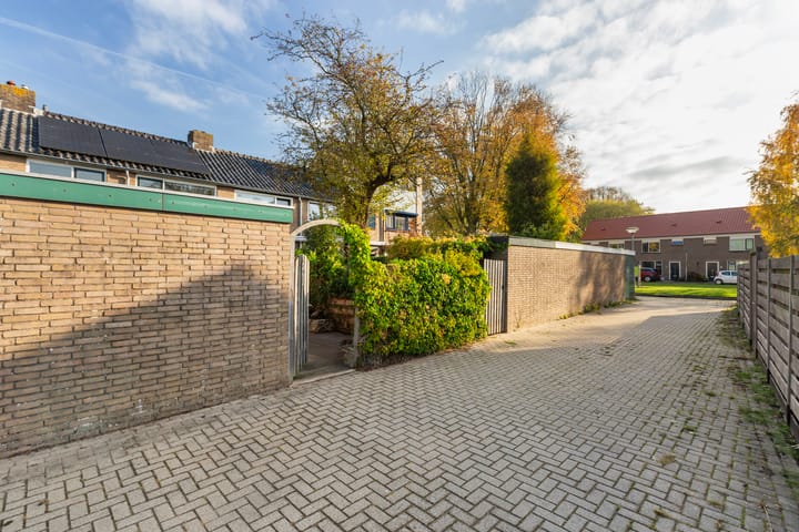 Photo 37 of Elisabeth van Loonstraat 10