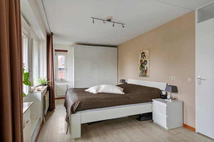 Photo 31 of Limesstraat 10