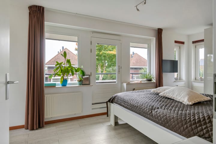 Photo 32 of Limesstraat 10