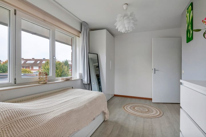 Photo 38 of Limesstraat 10