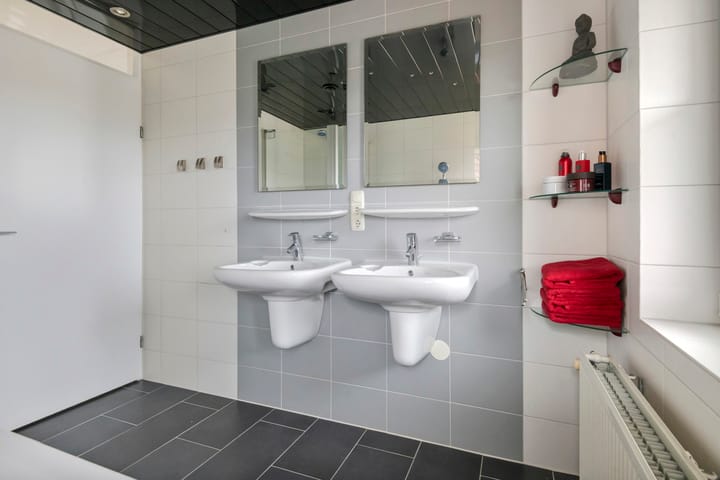 Photo 40 of Limesstraat 10