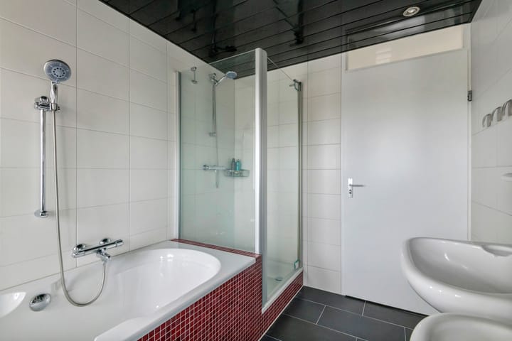 Photo 41 of Limesstraat 10