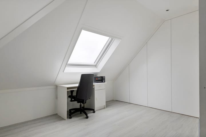 Photo 44 of Limesstraat 10