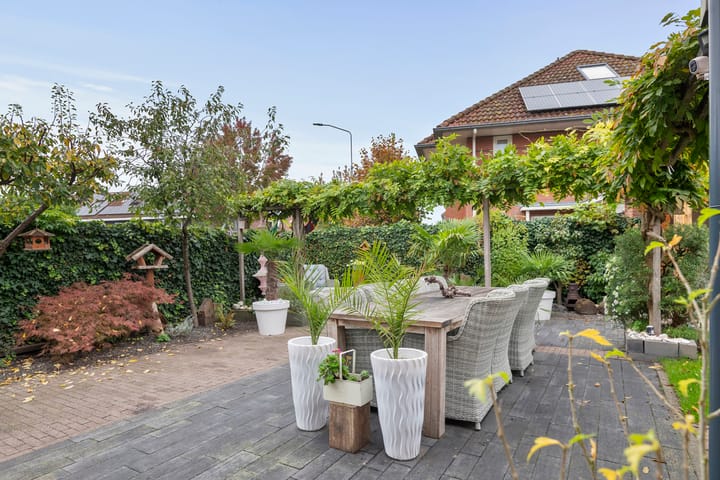 Photo 47 of Limesstraat 10