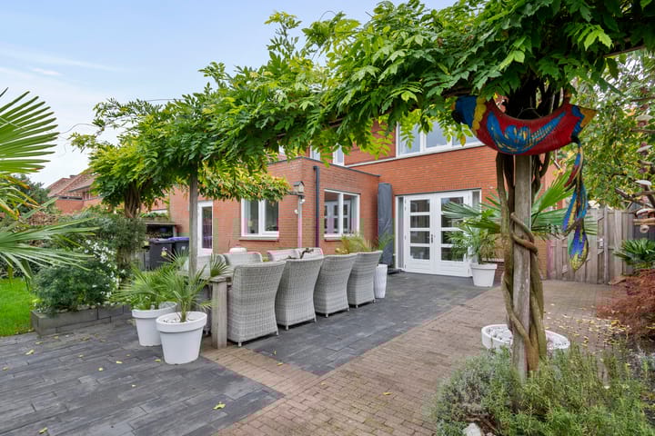 Photo 52 of Limesstraat 10