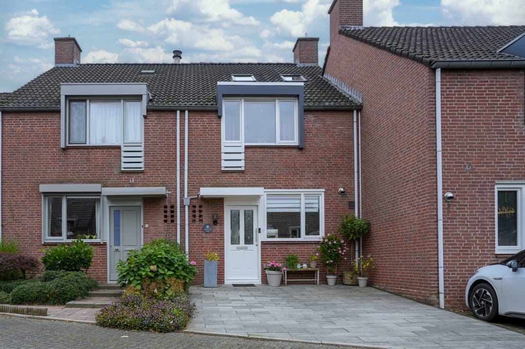 Foto 1 van Burgemeester Van Laarstraat 13