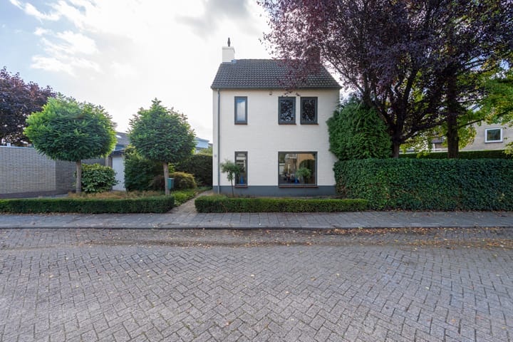 Photo 42 of Monseigneur Mutsaertsstraat 10