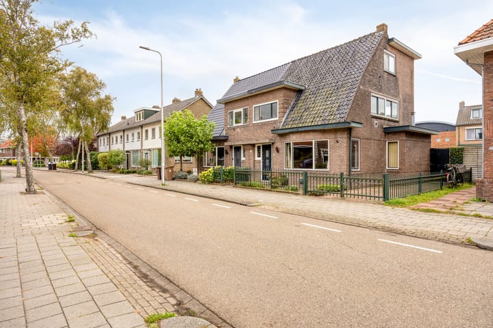 Photo 2 of Van Boetzelaerstraat 74