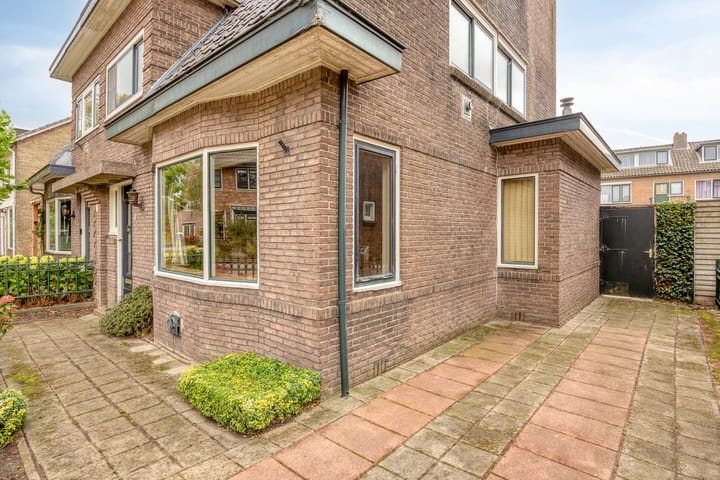 Photo 3 of Van Boetzelaerstraat 74