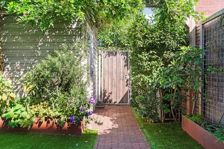 Foto 38 van Weurtseweg 252