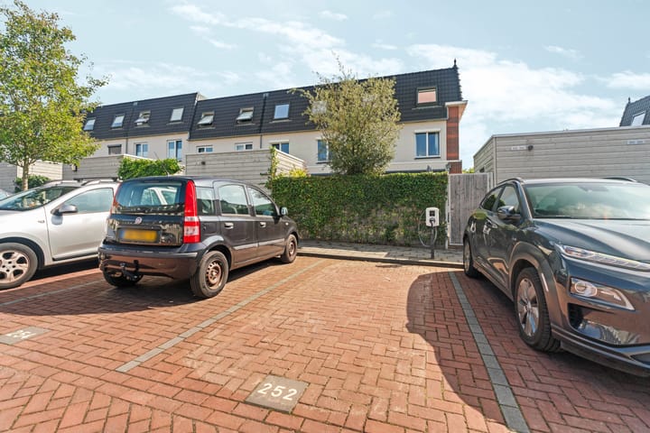 Foto 41 van Weurtseweg 252