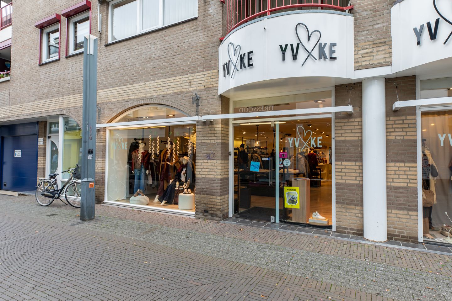 View photo 2 of Dautzenbergstraat 18
