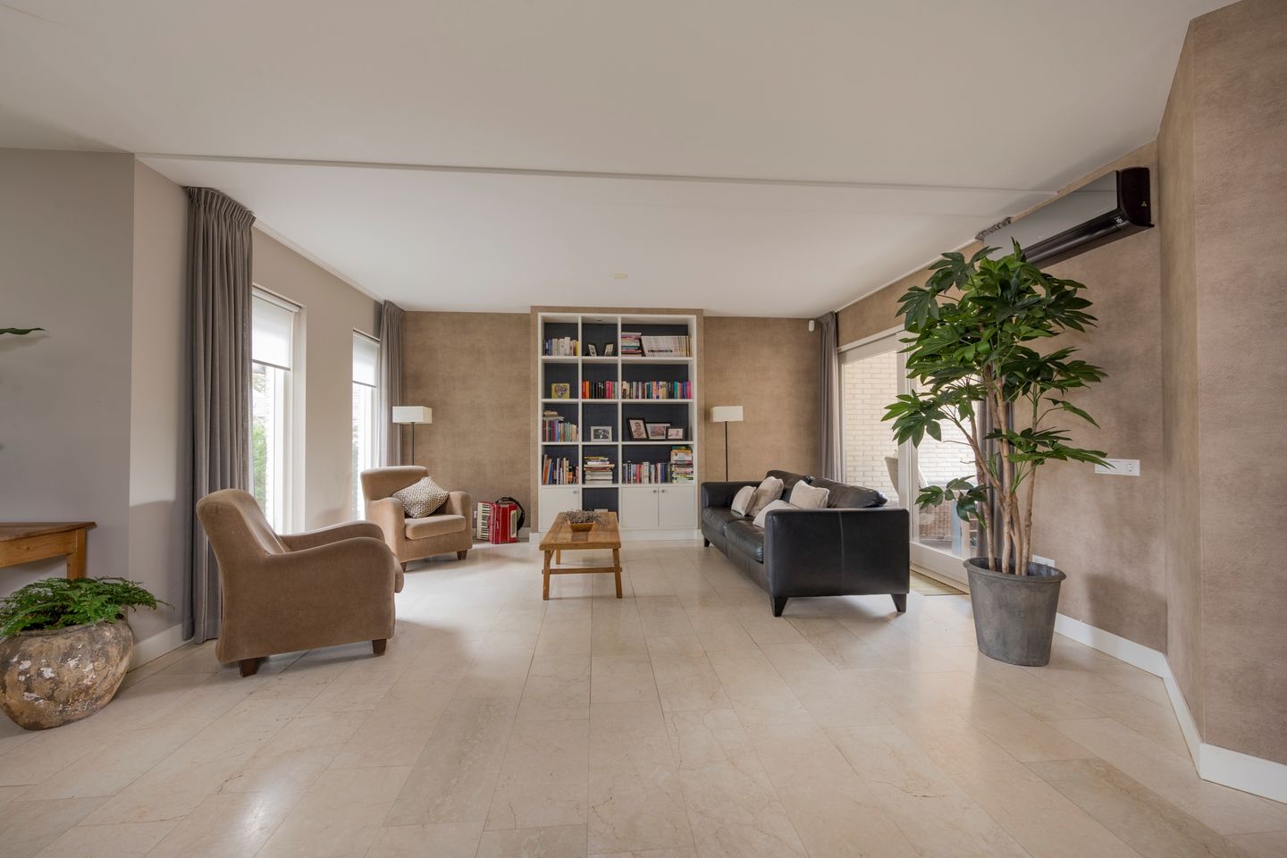 Foto 10 van De Ruijterlaan 20