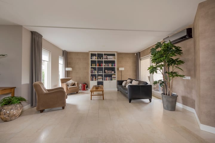 Foto 10 van De Ruijterlaan 20