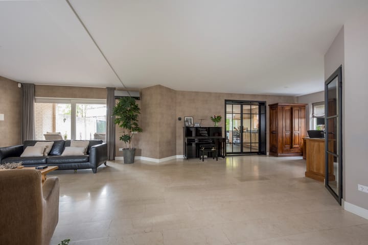 Foto 13 van De Ruijterlaan 20